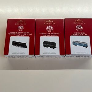 HALLMARK KEEPSAKE ORNAMENT